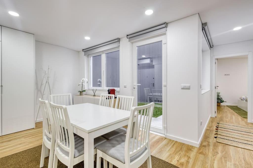 Cosy Flat, Center