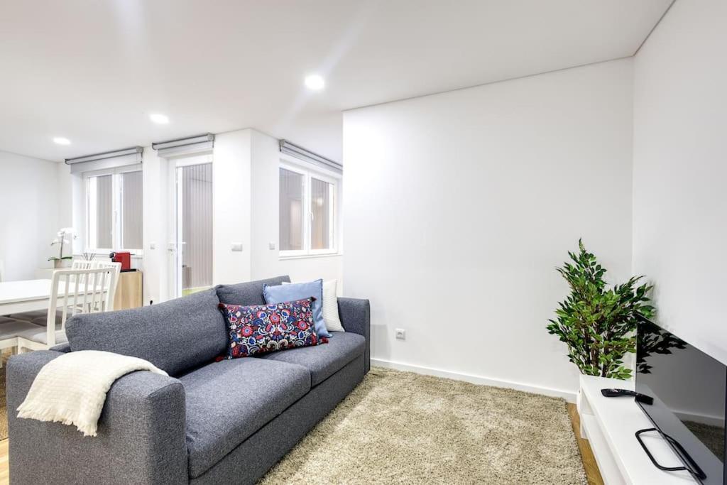 Cosy Flat, Center